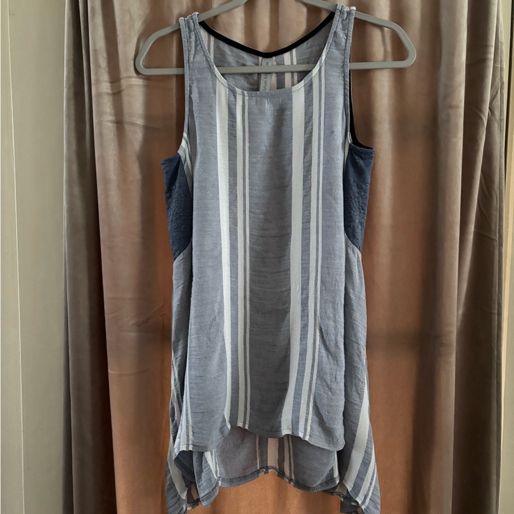 Shades of Blue Asymmetrical Hem Top Sz S